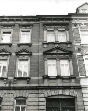 Wurzen, Schillerstraße 7. Wohnhaus (1870/1880). Obergeschossfenster
