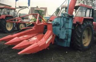 Fotografie: Erntetechnik, Silomais, Maishäcksler angebaut, Rückfahreinrichtung