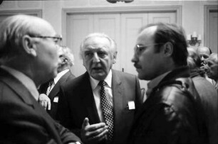 30. Tagung 1980 Chemiker; Eröffnung Festhalle; Sitzreihen: L. E. Feinendegen, E. Pestel, K. Dallibor