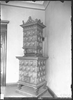 Potsdam, Villa Ingenheim, Kachelofen.