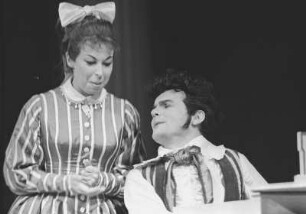 Szenenbilder aus "Monsieur und Madame Denis" und "Salon Pitzelberger", Buffo-Opern von Jacques Offenbach. Staatsoper Berlin im Apollo-Saal, Erstaufführung am 19.10.1963