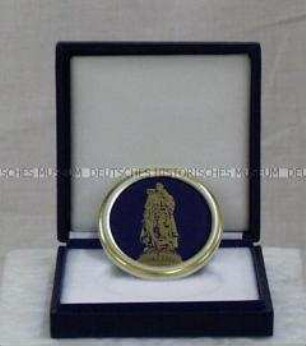 Medaille mit Motiv des Sowjetischen Ehrenmales in Treptow