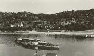 Dresden. Blick über die Elbe mit Dampfer "Dresden" (1926, Werft Laubegast) auf Loschwitz mit Schwebebahntrasse