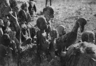 Gaoua. Statuettes et fétiches Lobis