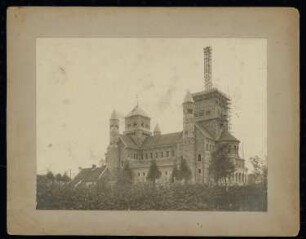 Sankt Antonius Basilika, Rheine: Gesamtansicht mit Bauarbeiten am großen Turm