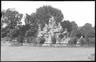 Budapest. Fontaine im Stadtwäldchen (1896) : Budapest. Fontaine im Stadtwäldchen, Stadtwaldbrunnen "Sió-Märchenbrunnen" (1896; György Lajos Mátray)