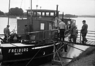 Weil am Rhein: Motorschiff Freiburg; Minister besteigen das Schiff