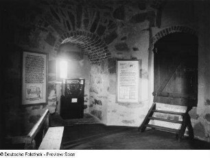 Bautzen. Alte Wasserkunst (1558; W. Röhrscheidt ). Ausstellungsraum mit Tafeln zur Wasserförderung und Vitrine mit Modell