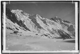 Stubaier Alpen. Dresdner Hütte (2308 Meter) mit Ruderhofspitze (3472 Meter) und Scheckbühelgrat (3093 Meter)
