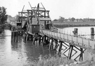 Klappbrücke Heiligenstedten über die Stör