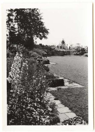 Garten von Bauer, Rhode: Treppen im Garten, Plattenverlegung um Hochbeete