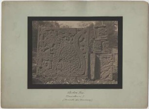 "Mausoleum I. Elemente der Verzierung vom 'Tzompantli' und der Adler- und Jaguarplattform."