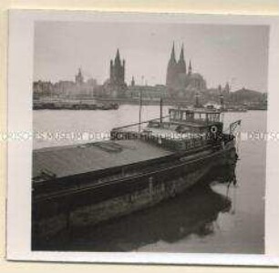 Köln, Rheinufer mit Rathaus, Kirche Groß St. Martin und Dom