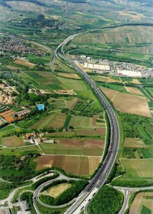 AS Ellhofen mit Autobahnmeistereistützpunkt Im Hintergrund: AK Weinsberg.