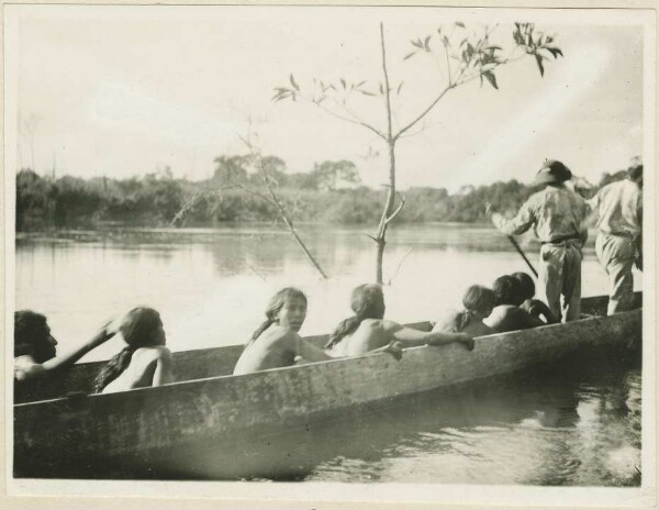 Kajabi in einem Boot bei Pedro Dantas