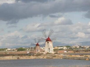 Salinen bei Trapani, Salzgewinnung aus dem Meer mit Windmühlen