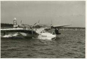 Das Transatlantik-Flugboot "Seeadler" landet auf dem Müggelsee
