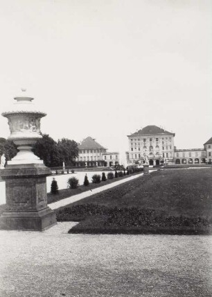 Im Park zum Schloss Nymphenburg
