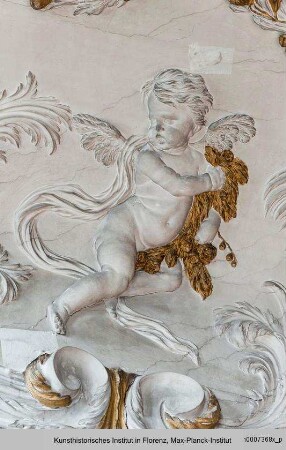 Putti : Putti als Allegorien der Jahreszeiten : Putto mit Girlande als Allegorie des Herbstes