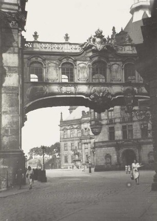 Gedeckter Übergang zw. Schloss u. Hofkirche, Dresden, erb. 1892