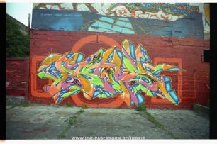 BAtES | BATES GOAL SAT TNB unleserlich | WiESBADEN {COPYRIGHT} | ALL iN ONE | ..2001.. | OS GEMEOS SoNiK LOOMiT CODEAK