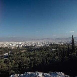 Athen. Tempel des Hephaistos (Theseion), Areopag. Blick von der Pnyx. Theseion, Areopag, Westviertel, Aigáleos und Parnes-Gebirge