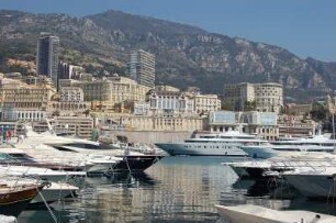 Monte Carlo - Stadtübersicht : Hafen und Stadt Monte Carlo, aufgenommen 2006