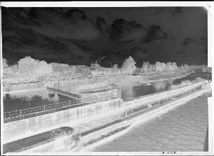 Staustufe Schweinfurt. Altes Wehr mit Floßgasse und E-Werks-Oberkanal. Schweinfurter Pegel = 98 cm.