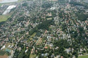 Dresden. Stadtteilansicht Zschachwitz und Meußlitz. Luftbild-Schrägaufnahme von Nordost
