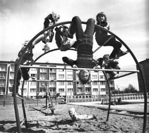 Neubauten mit Spielplatz