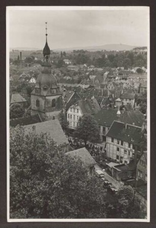 Blick vom Schlossturm auf den östlichen Teil der Altstadt. Detmold. Türme der Erlöserkirche und der Martin-Luther-Kirche