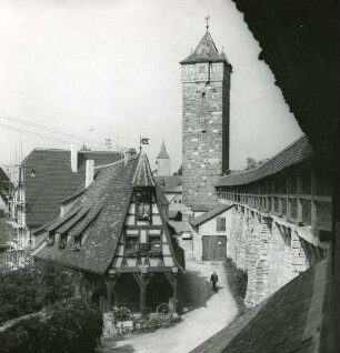 Rothenburg o. d. Tauber. Gerlachschmiede und Wehrgang. Blick zum Rödertor