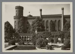 Niederschlesien. Ostflügel des von 1838 bis 1873 im neugotischen Stil errichteten Schlosses Kamenz