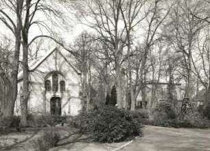Meißen, Nossener Straße 38. Friedhof der Frauenkirche. Kapelle (um 1870). Ansicht mit Blick zum Krematorium