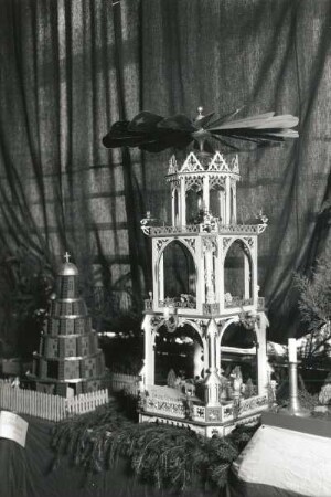 Roßwein. Weihnachtsausstellung. Pyramide (Leihgabe Bruno Schmidt)
