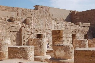 Luxor - Tempel Medinet Habu : Tempelkomplex von Medinet Habu/Luxor, aufgenommen 2006