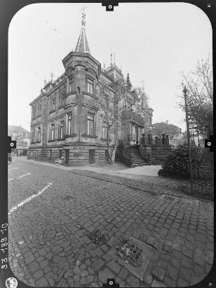 Löbau, Hartmannstraße 5. Villa Sanssouci (1889; B. F. Berthold). Eckansicht von Südwest