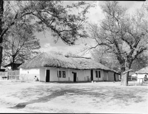 Baneasa: Bauernhaus, Mädchen davor