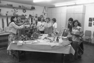 Hauswirtschaftslehrgang des Arbeitsamts Karlsruhe für arbeitslose Mädchen im "Haus der Familie" Kronenstraße 15 - 17