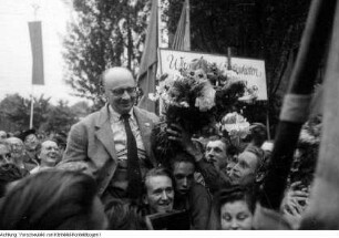 Dresden. Prof. Gerhart Eisler (1897-1968). Rückkehr aus der amerikanischen Emigration (1933-1949) und Empfang in Dresden (Gerhart Eisler wurde später Vorsitzender des staatlichen Rundfunkkomitees), 9. Juni 1949