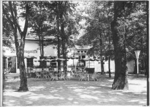 Dresden. Großer Garten. Pavillon mit Freiluftcafé (wohl auf der Hygieneausstellung 1930/1931 oder auf der Reichsgartenschau 1936)