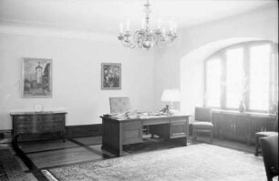 Freiburg: Rathaus, Amtszimmer des Oberbürgermeisters, mit Schreibtisch