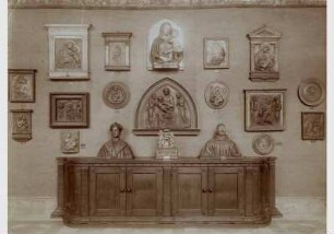 Aufstellung der Gemäldegalerie und der Skulpturensammlung im Kaiser-Friedrich-Museum, Raum 25, Italienische Bildwerke des 15. Jh.