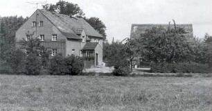 Bauernhof in Niederkaina : Dorfsiedlungen. Ort: Delnja Kina / Niederkaina. Das erste Neubauerngehöft im Bautzener Landkreis, Haus Nr. 21c. Auf der Hofseite wurde in den letzten Jahren der Heuboden zu einer Wohnung ausgebaut.