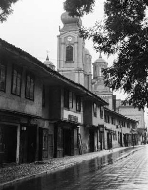 Sarajevo. Straßenansicht mit den Türmen Mariä-Geburt-Kathedrale