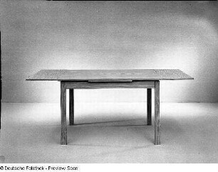 Eßtisch (Modell T 92/03) : Leipziger Herbstmesse, 1983. Eßtisch (Modell T 92/03) (1983; VEB Deutsche Werkstätten Hellerau)