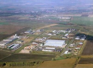 Ichtershausen (Amt Wachsenburg-Ichtershausen). Gewerbegebiet Thöreyer Straße. Luftbild-Schrägaufnahme