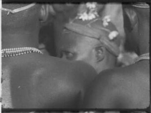 Scha (Westafrika, Nordnigerien) - Tanz der Frauen am Abend vor der Hirseernte