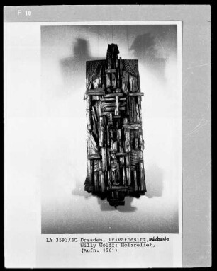 Holzrelief