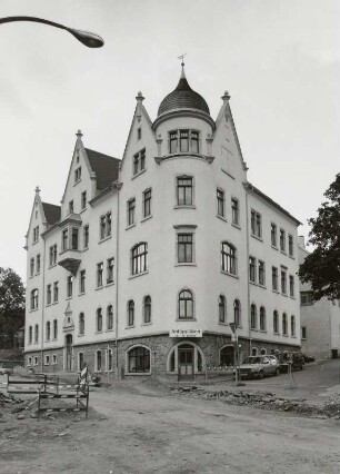 Olbernhau, Wohnhaus : Olbernhau. Wohn- und Geschäftshaus (letztes Viertel 19. Jahrhundert), Bahnhofstraße 14. Eckansicht
